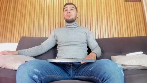 ig aaron hunter123 online show from March 23, 2:11 pm