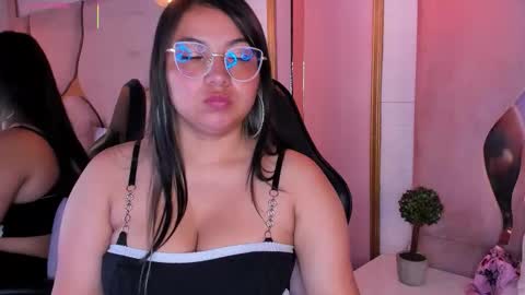 abbiejones_ online show from November 18, 1:03 pm