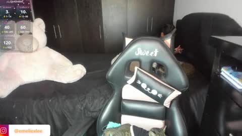 Snapshot of abbyxlee chatting on February 5, 9:50 pm     online show from February 5, 9:50 pm