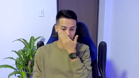 Independence model AbelAsburgo online show from March 9, 7:23 am