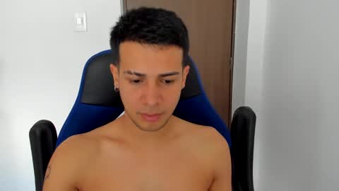 Independence model AbelAsburgo online show from February 20, 7:19 pm