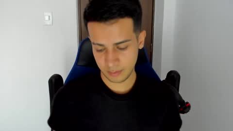 Independence model AbelAsburgo online show from February 20, 10:48 pm