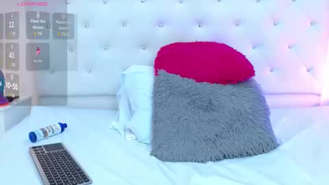 BELLA online show from October 4, 4:43 am