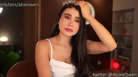 abie_owen online show from April 6, 11:39 pm