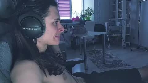 hi  cum in pvt noi extra tip online show from April 11, 2:32 pm