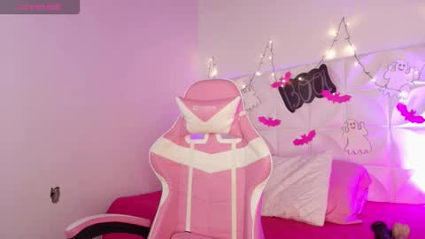 Abril  online show from October 9, 12:32 pm