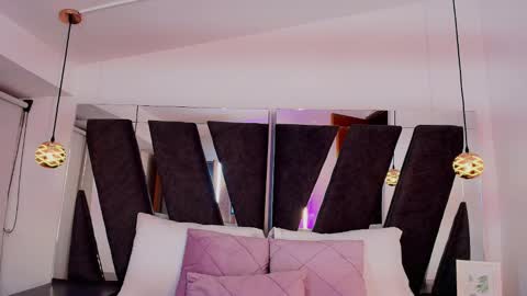  Abril  online show from March 7, 12:04 am