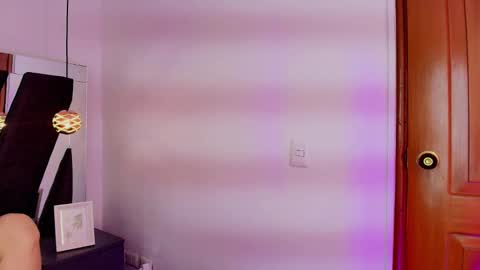  Abril  online show from March 6, 8:59 pm