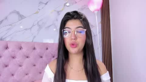 Abril online show from May 27, 11:40 am