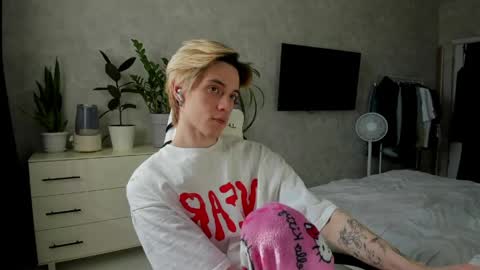 abslut online show from April 12, 9:35 am