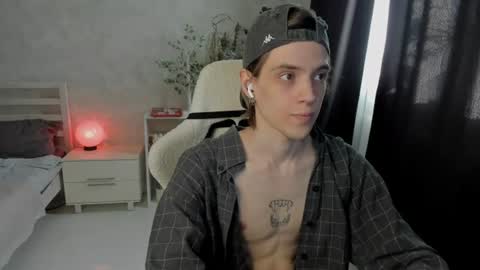 abslut online show from July 27, 1:19 pm