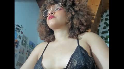 Snapshot of ada_gales_ chatting on February 28, 12:32 am  Isa  online show from February 28, 12:32 am