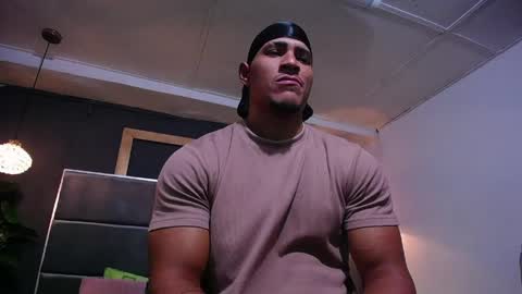 adam_fit19cm online show from May 31, 2:05 pm