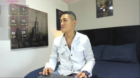 adam_walker_1 online show from April 1, 2:36 pm