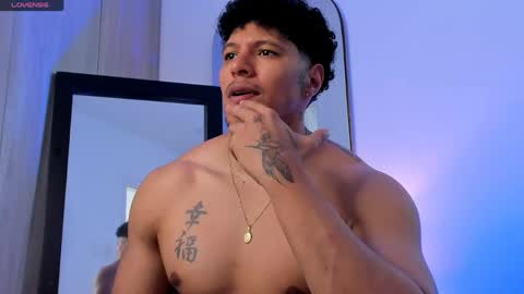 adambrocs1 online show from May 10, 3:18 pm