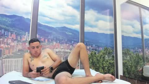 adammendoza34 online show from July 10, 3:44 am