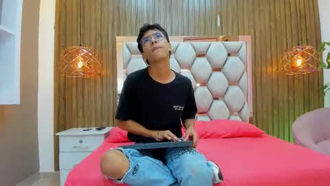 Adams Bobby online show from January 18, 11:41 am