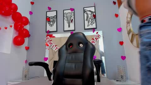 Adams Bobby online show from February 11, 12:09 pm