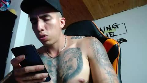 Snapshot of adan_hudson chatting on January 31, 2:26 am Anderson online show from January 31, 2:26 am