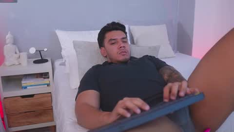 Adan Johns online show from July 15, 10:25 pm