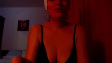 amy        online show from February 3, 11:41 pm