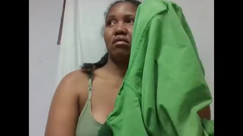 adelealy online show from December 4, 2:44 am