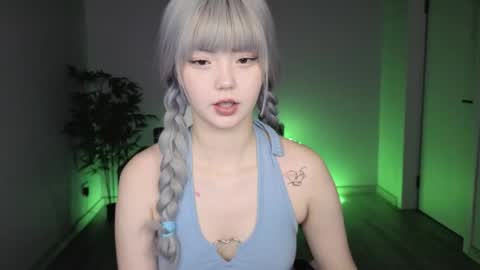 adelina__flower online show from April 16, 1:49 am