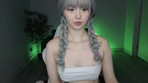 adelina__flower online show from April 9, 6:19 am