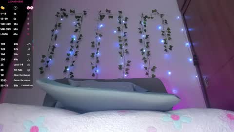 adelinaconte1 online show from May 15, 11:23 pm