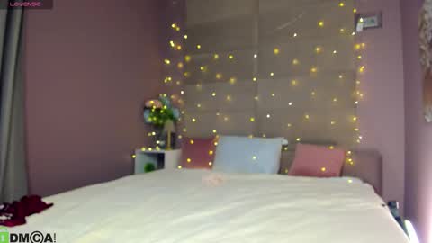 Adeline Perle online show from October 19, 1:54 am