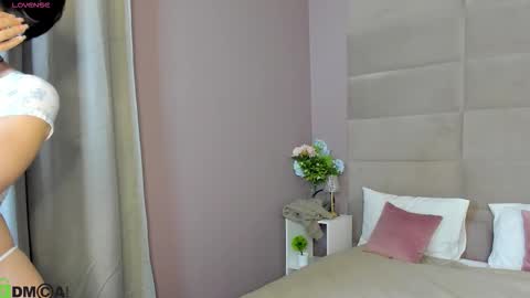 Adeline Perle online show from September 11, 1:07 am