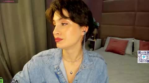 Adeline Perle online show from October 5, 1:36 am