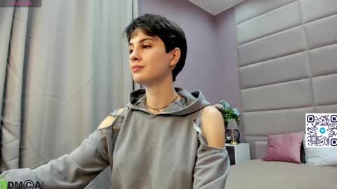 Adeline Perle online show from October 12, 1:42 am