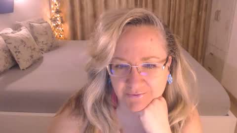 Cryna online show from April 15, 4:49 am