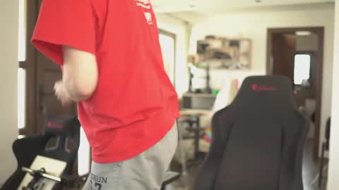 W36 online show from April 7, 8:05 am