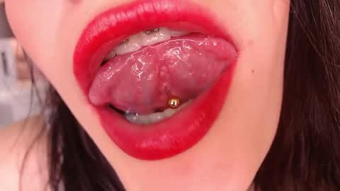 Adri online show from April 29, 4:28 am