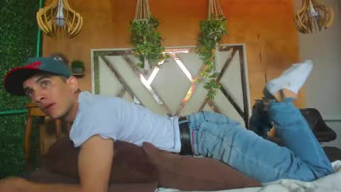 adrian_fire01 online show from April 30, 7:41 pm