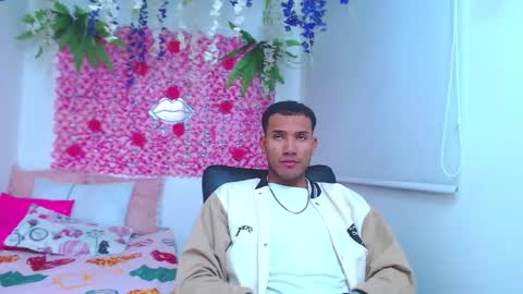 adriel_and_risitos_ online show from September 25, 5:14 am