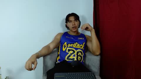 Snapshot of adriel_escalante chatting on October 3, 1:48 am adriel_escalante online show from October 3, 1:48 am