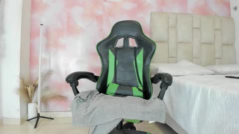 karoline  online show from March 10, 12:04 am