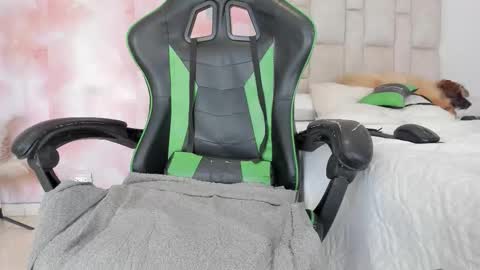 karoline  online show from March 28, 9:05 pm