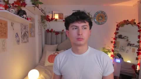 Snapshot of aidan_hale chatting on October 19, 12:37 am A H  online show from October 19, 12:37 am