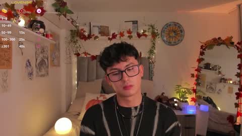 Snapshot of aidan_hale chatting on October 29, 12:45 am A H  online show from October 29, 12:45 am