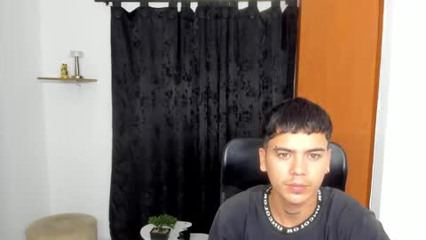 Aidenhot online show from December 4, 8:25 am