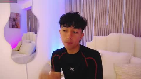 Aiden online show from March 25, 1:07 pm