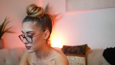  Aileen  online show from November 13, 7:49 pm