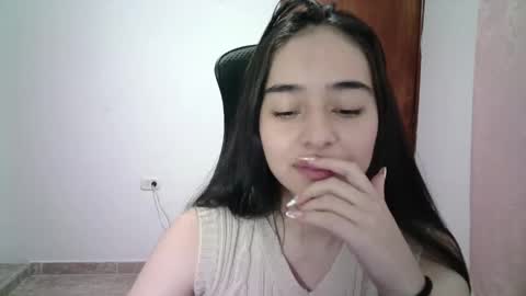 Snapshot of aineangeel chatting on October 1, 1:27 am AINE online show from October 1, 1:27 am