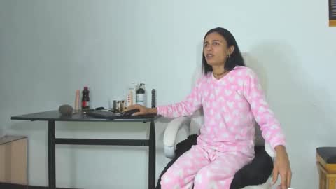 aisha_hotts777 online show from September 12, 7:21 am