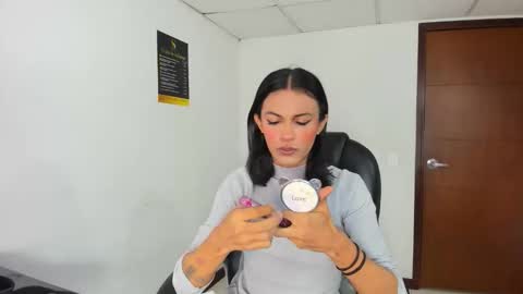 aisha_hotts777 online show from January 17, 3:38 am