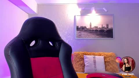 Snapshot of aitana_baker_ chatting on October 2, 8:18 pm little aitana  online show from October 2, 8:18 pm